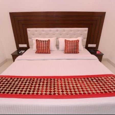 Hotel Silver Palm Zirakpur Esterno foto