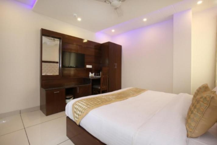 Hotel Silver Palm Zirakpur Esterno foto